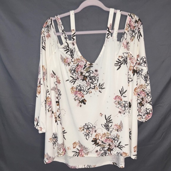 Torrid White Floral Cold Shoulder Strappy Balloon Sleeve Blouse Plus Size 2 2X - Picture 2 of 4